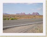 299. monument valley da lontano * 2272 x 1704 * (2.03MB)