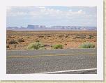300. monument valley da lontano * 2272 x 1704 * (2.12MB)